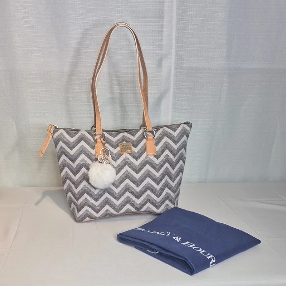 Dooney & Bourke LARGE Chevron Tote Bag w/Dust Bag LIKE NEW